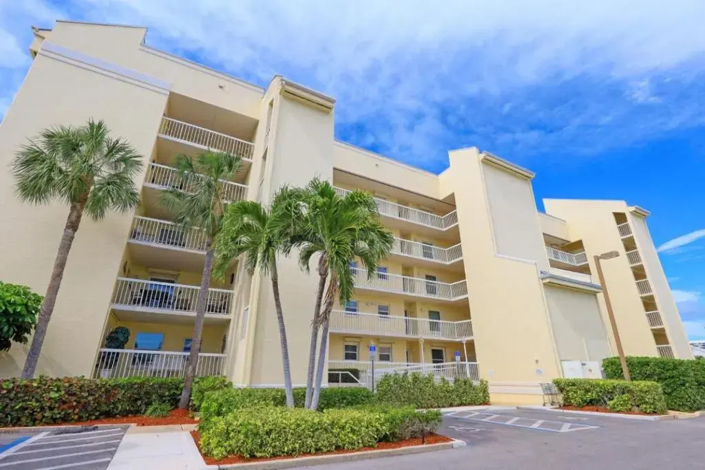 Completely Remodeled 2 Bed 2 Bath I Block Away From Free Beach Access