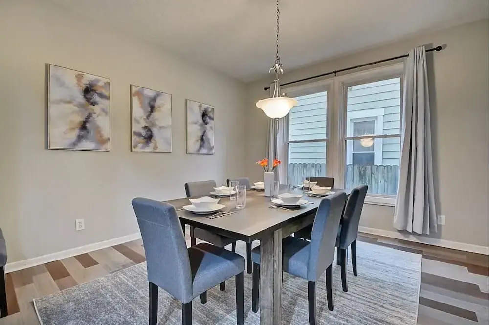 Spacious 6BR/3BA House w/ Parking! Sleeps 20!