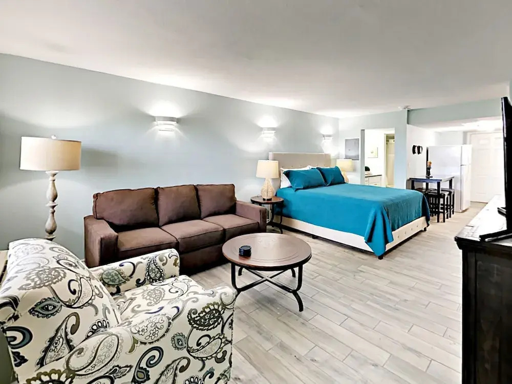 145 Sea Breeze 1 Bedroom 1 Bathroom Condo