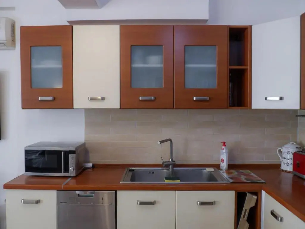 Garden Apartment next to the Mall -Private Parking