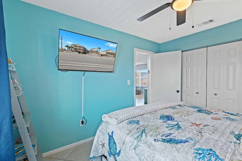 Two 2br Condos Walk to Beach Hangout