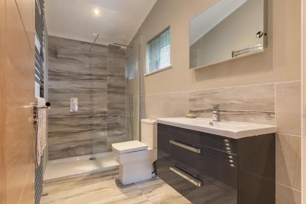 Sandpiper - Luxury Lodge, Close to Beach, Pet Friendly