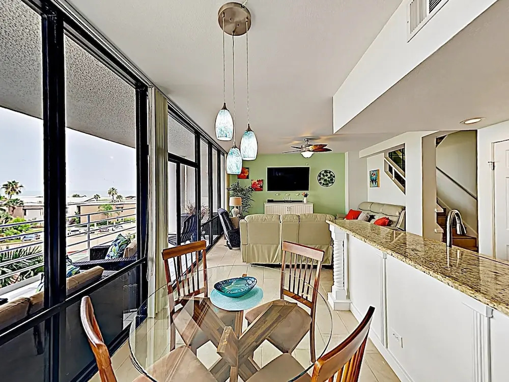 New Listing! All-suite Beachside W/ Pools 2 Bedroom Condo