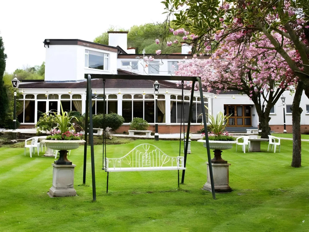 The Popinjay Hotel