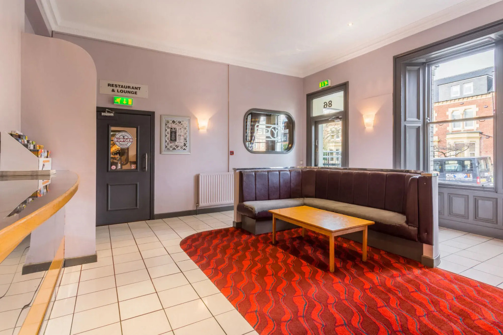 Carlton Hotel