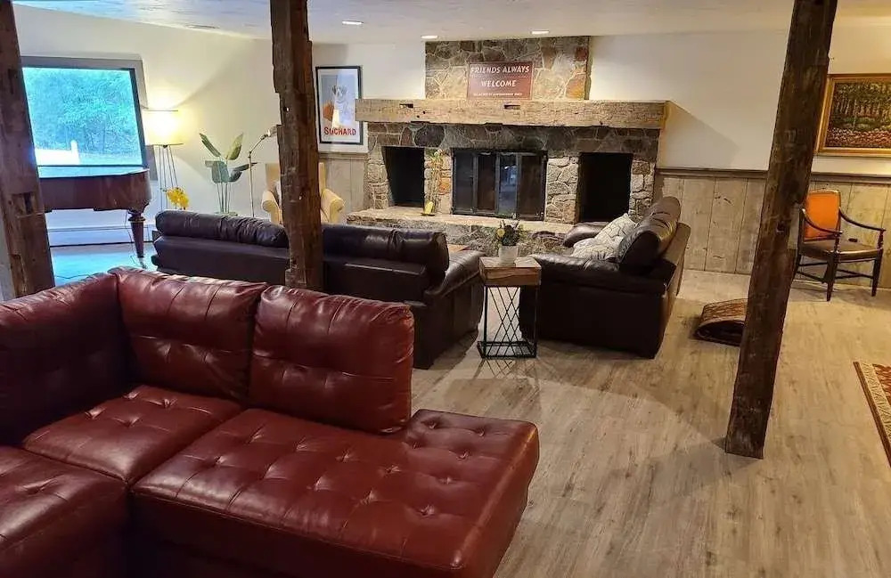 Grey Bonnet Inn