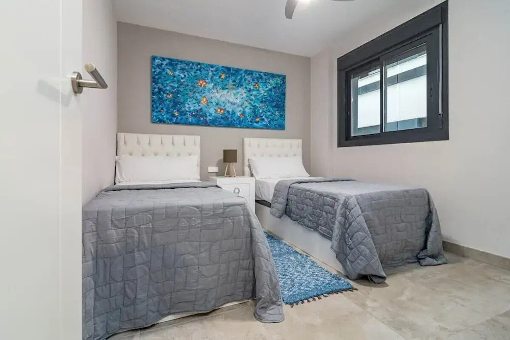 Inf4.2p - Modern City Apartment Near the Beach