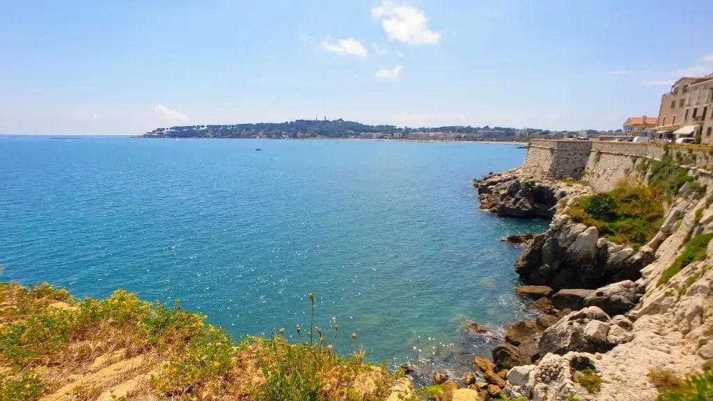 Appart'hôtel Luxe Vieil Antibes 75 m2 avec Parking plages à pieds