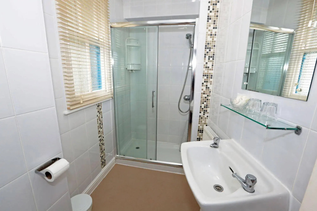 Lion Hotel & Studio Apartments