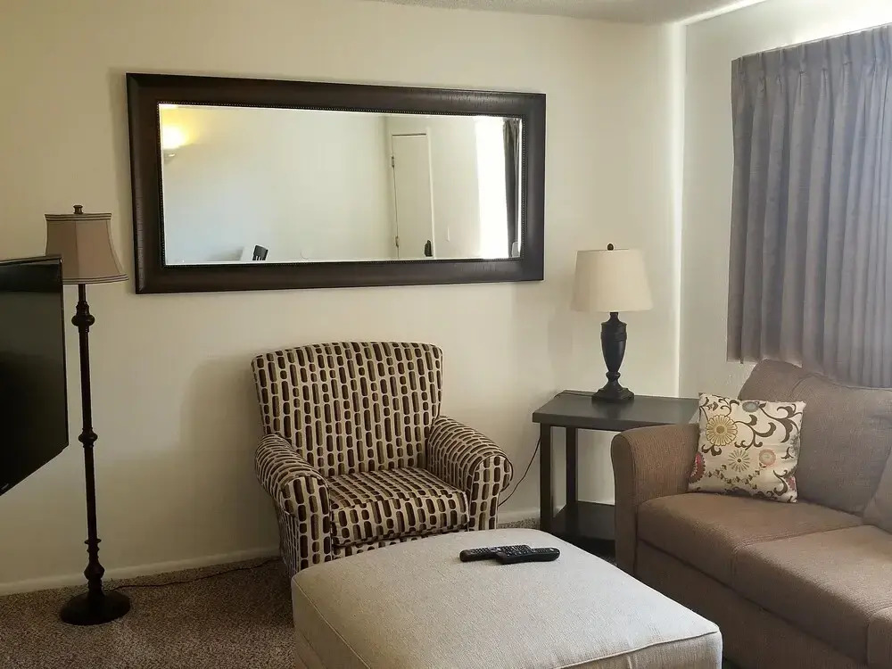 238- Fully Furnished with WiFi by RedAwning