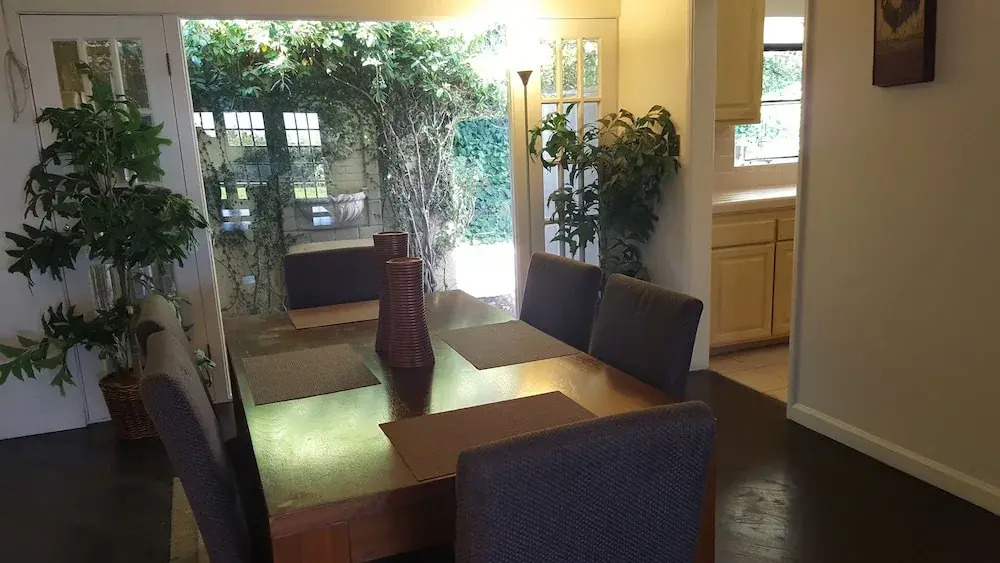 4 Bedroom Celebrity House with Pool & City View