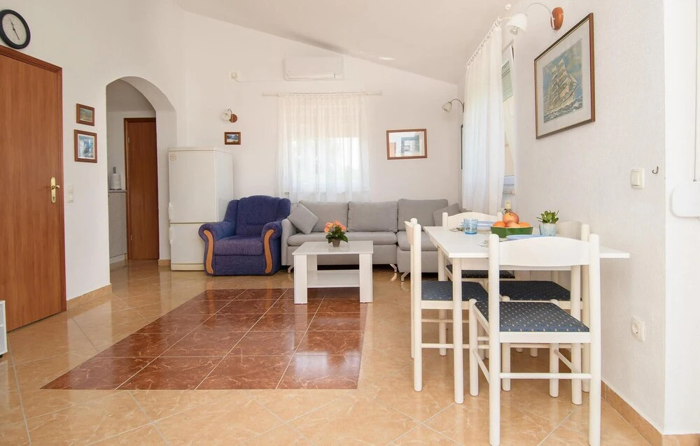 Stunning Apartment in Stranici With 1 Bedrooms, Wifi and Heated Swimming Pool