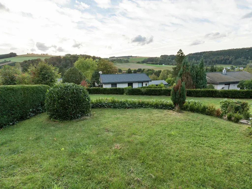 Ruhiger Bungalow am Hennesee mit Terrasse