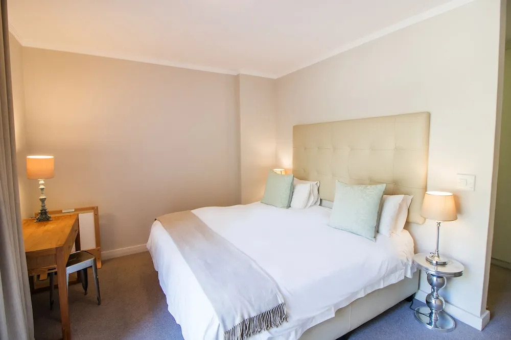 Camps Bay One Bedroom Apartment - Luxury Stay With sea View!