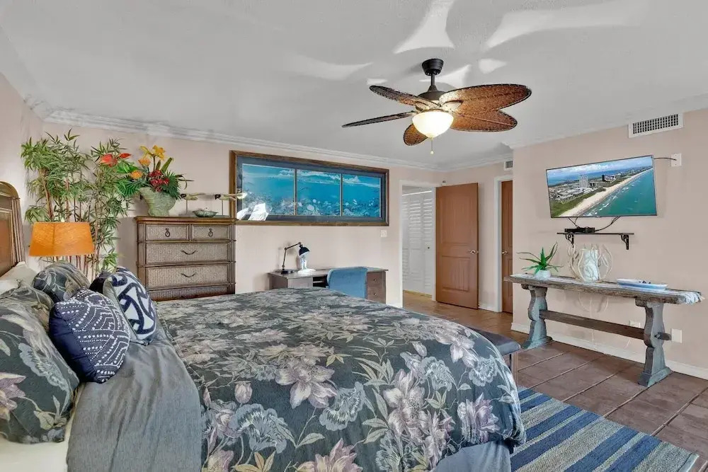 Waterfront Townhome With Pool & Boat Slip!