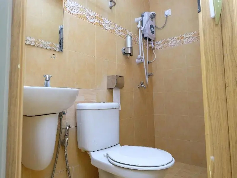 OYO 89352 Golden Terminal Lodge