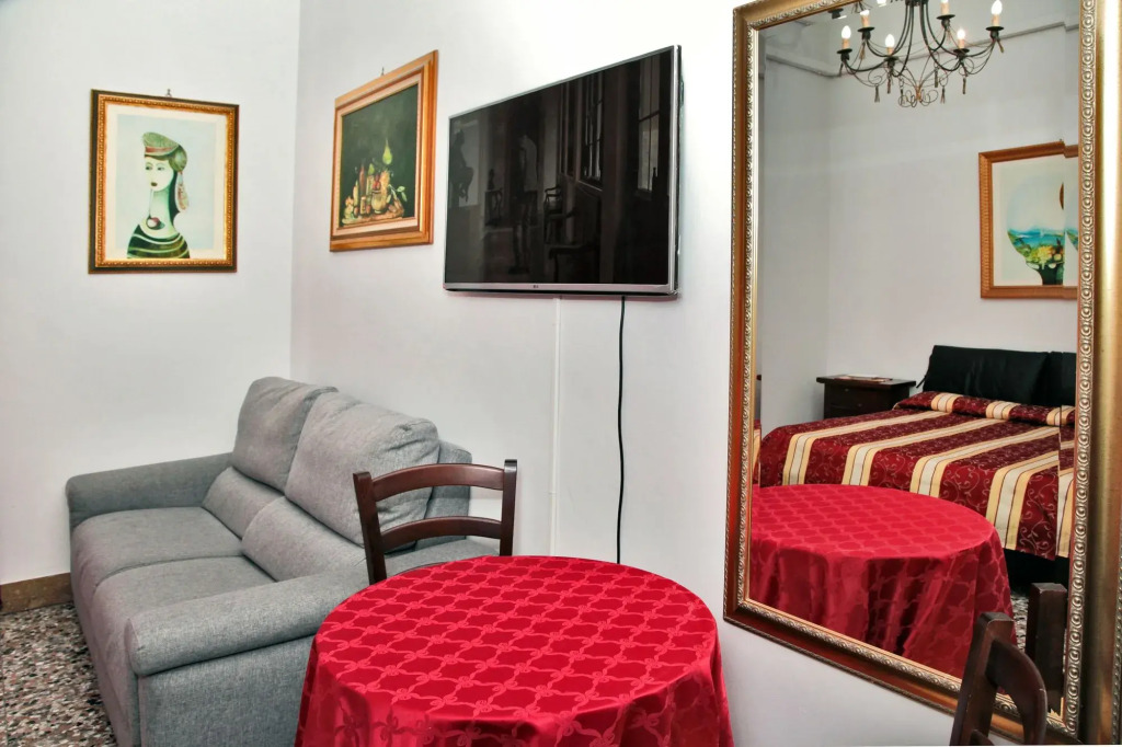 Crispi Rooms