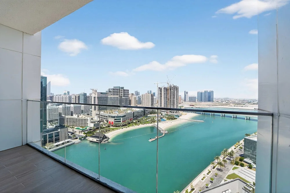 Silkhaus Canalside Premium 1BR in Al Maryah Island