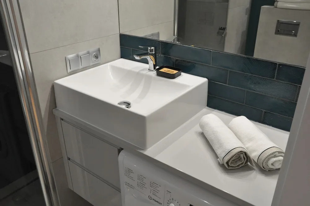 ApartmentSun Parrot