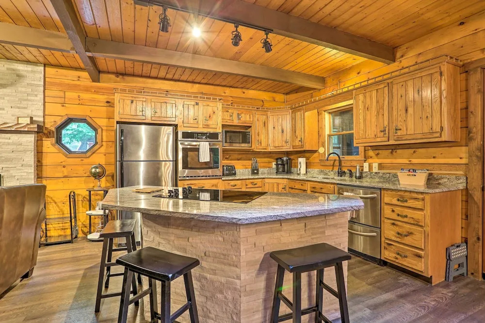Pocono Log Cabin: Fireplace, Fire Pits & Amenities