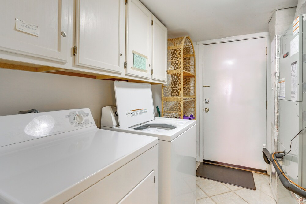 Golf Course Views & Beach Access: Shipyard Villa