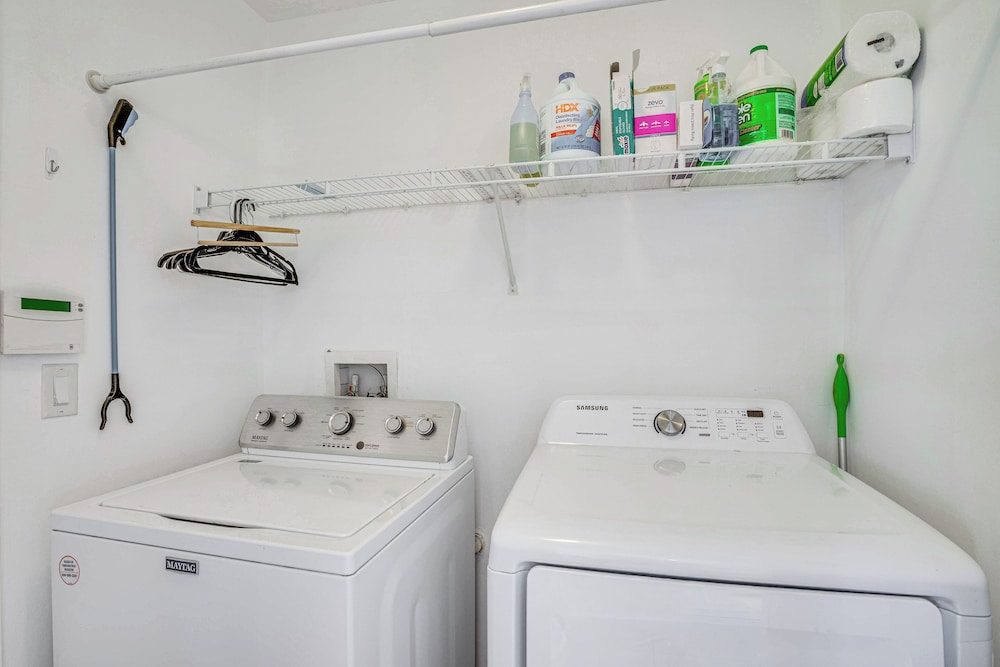 Dog-friendly Cape Coral Home: Private Pool!