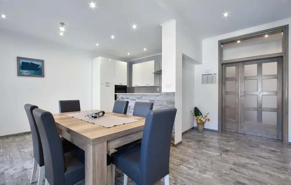 Amazing Apartment in Podstrana With 3 Bedrooms, Wifi and Outdoor Swimming Pool