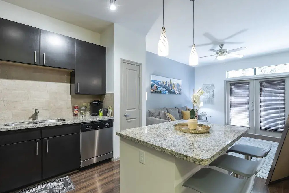 Luxurious & Cozy Midtown Texas Condo
