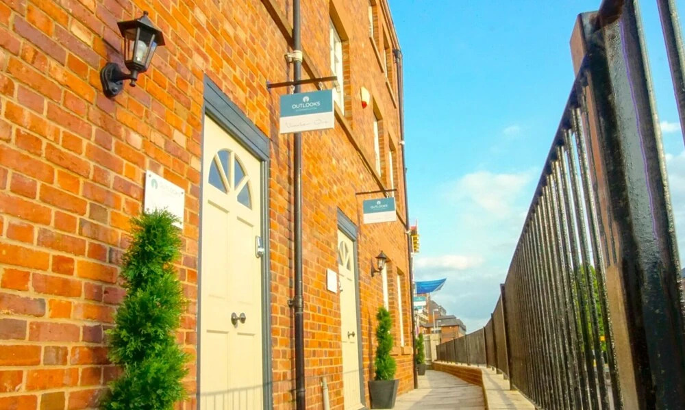 The Gathering Chester 3 Sleeps 14 Very Close to City Centre Racecourse Within Walls