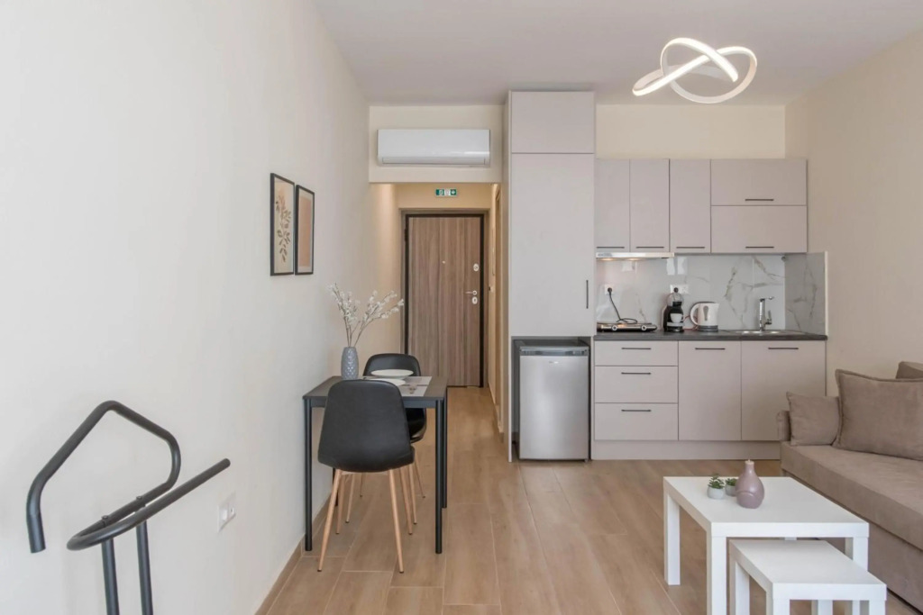 Amazing Apartments @ Aiolou Str