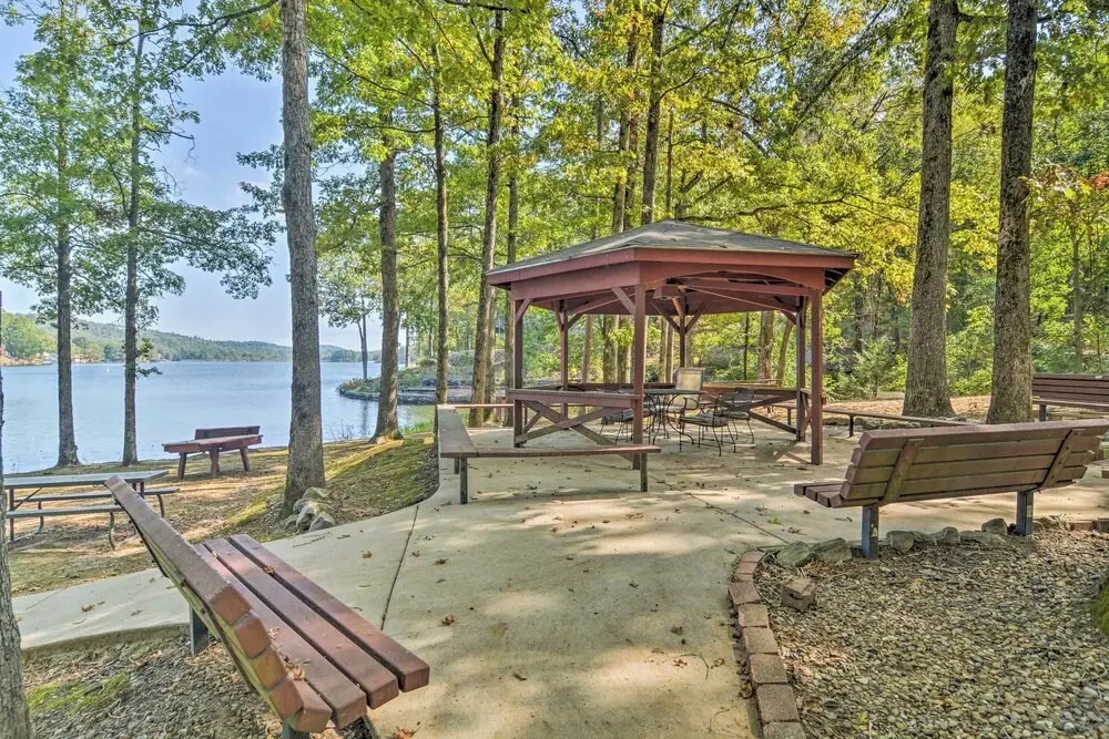 Lakefront Townhome w/ View in Hot Springs Village