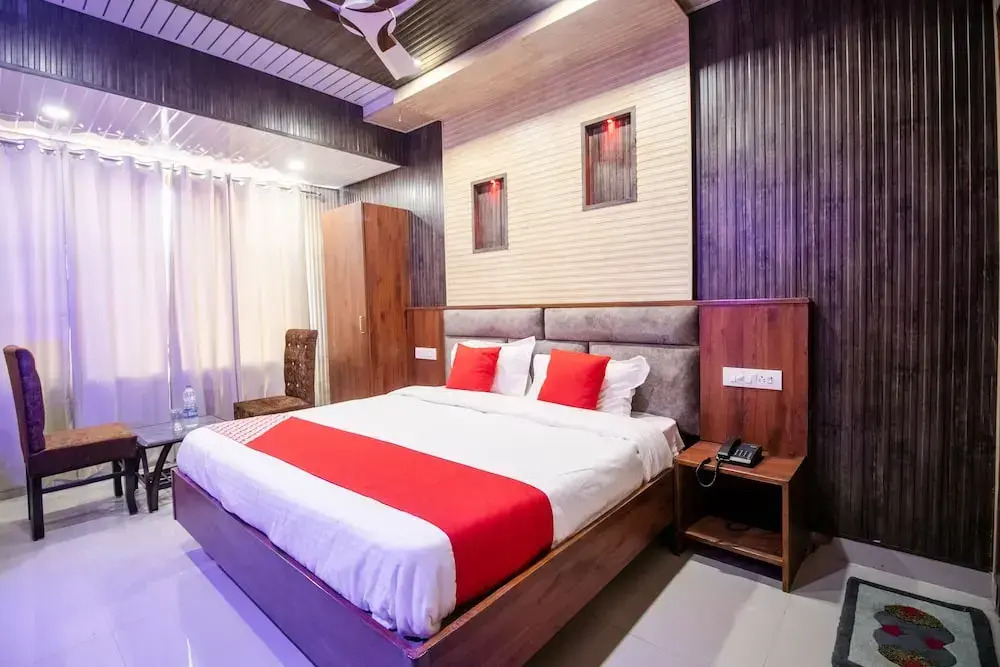 Hotel White Rose by OYO Rooms