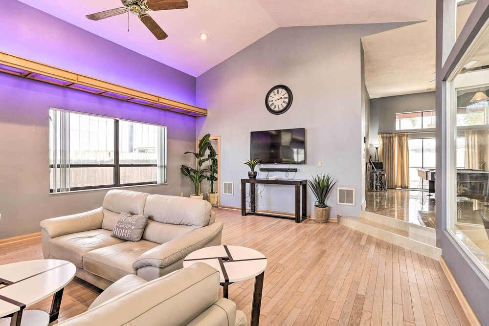 Huge Home w/ Pool Table Near St Pete Beach!