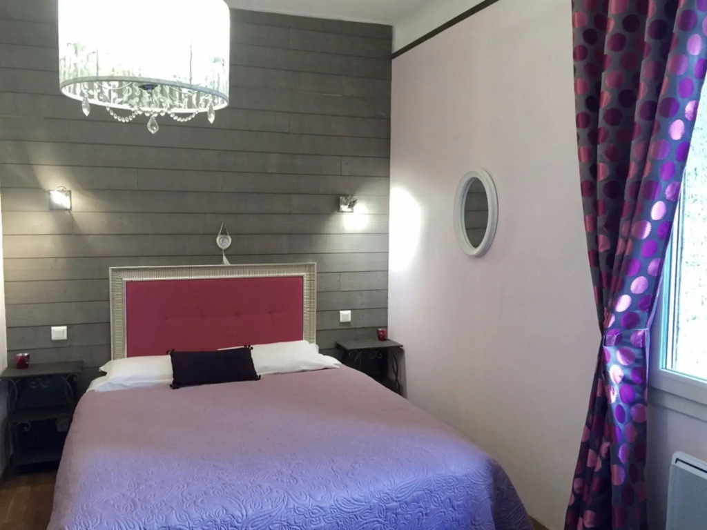 Domaine Ô Clair de Lune - Chambres dHôtes et Gîtes à Sarlat - Accès Cité Médiévale 5 minutes à pied - Parking - SPA & Massages en option - Piscine de saison