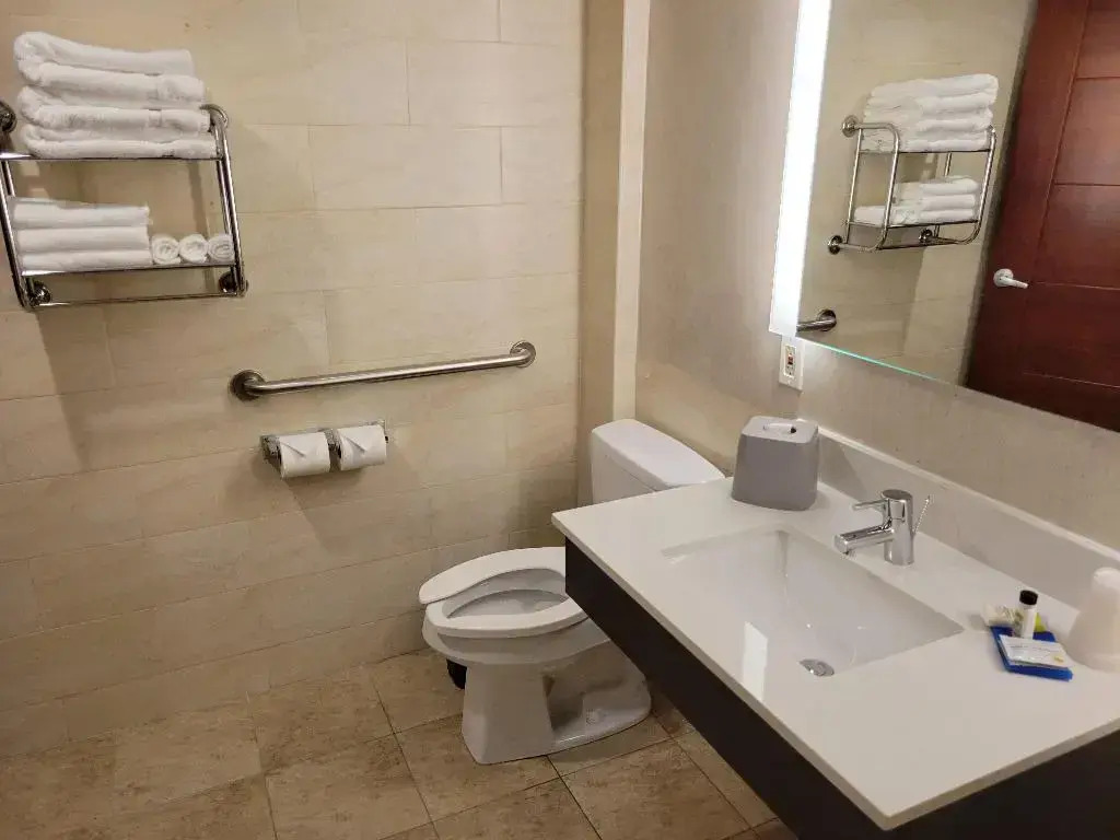 Holiday Inn Express Maspeth by IHG