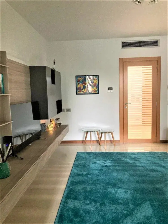 Borsa 1- Bright apartment with balcony
