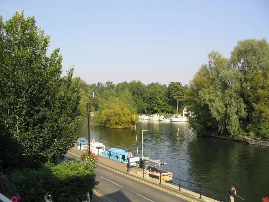 Uno Thames Hotel Maidenhead -Reopened Brand New Again -FREE PARKING