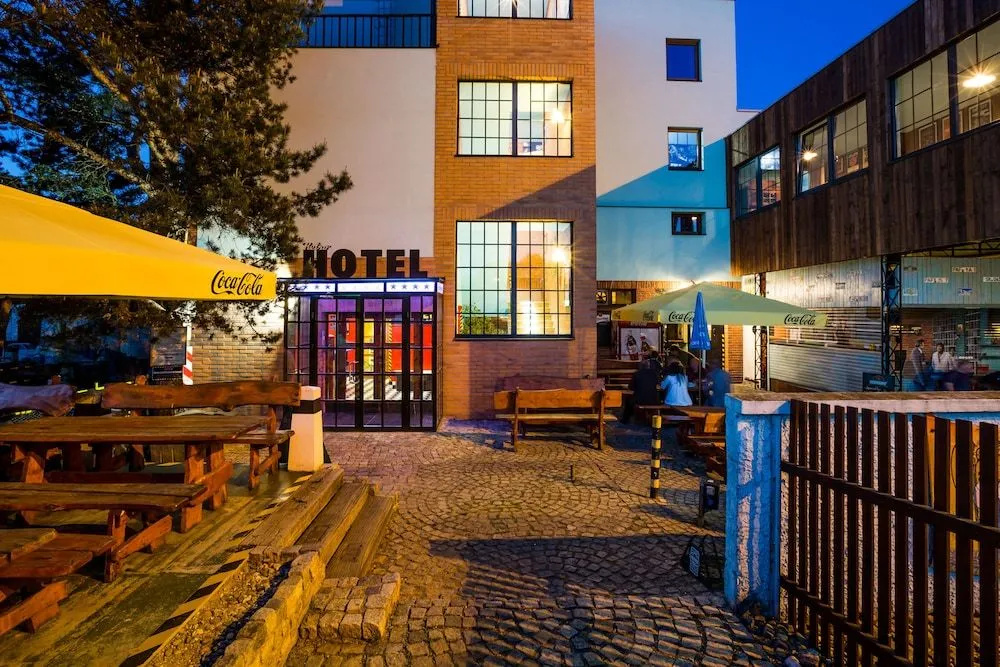 Retro hotel Garage