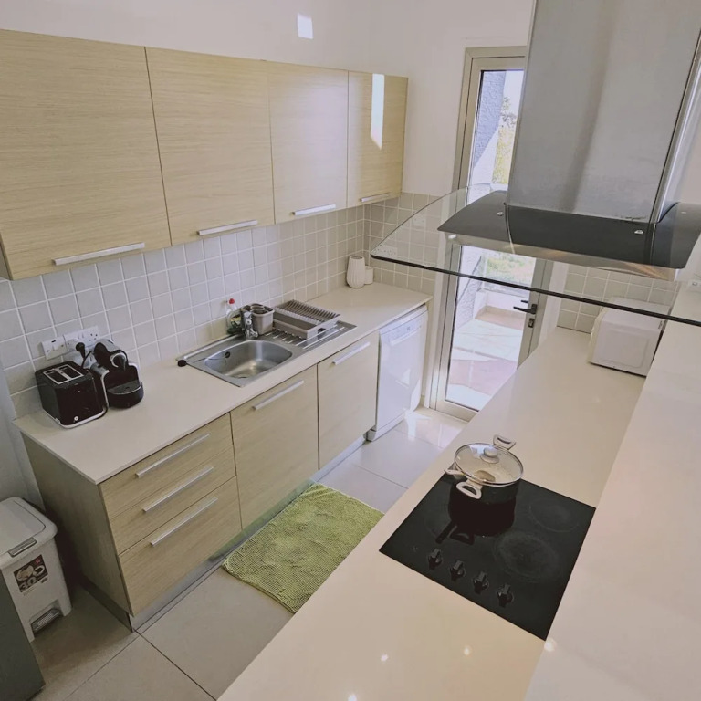 118 LCA - Stay White Petals Apartment