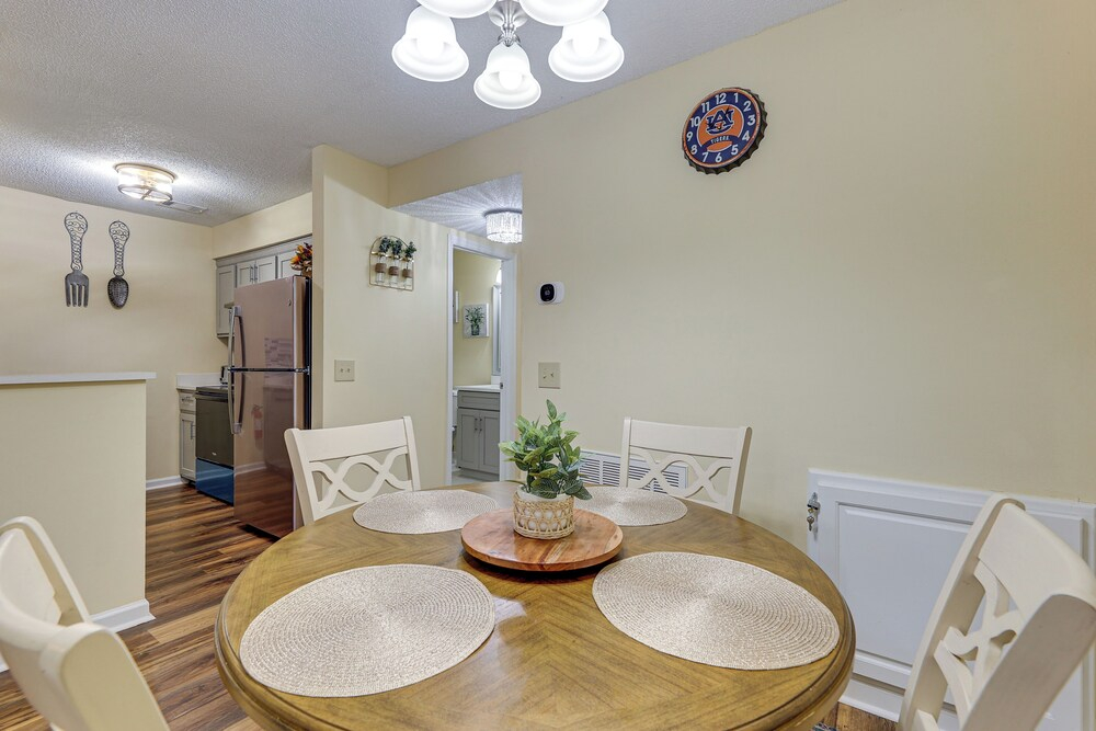 Great for Families! Quiet Auburn Getaway w/ Deck