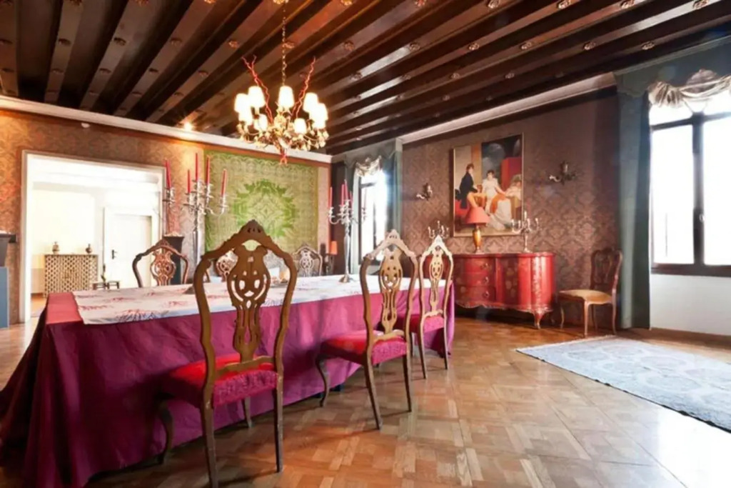 Charming large palazzo in center Venice for up to 9 people