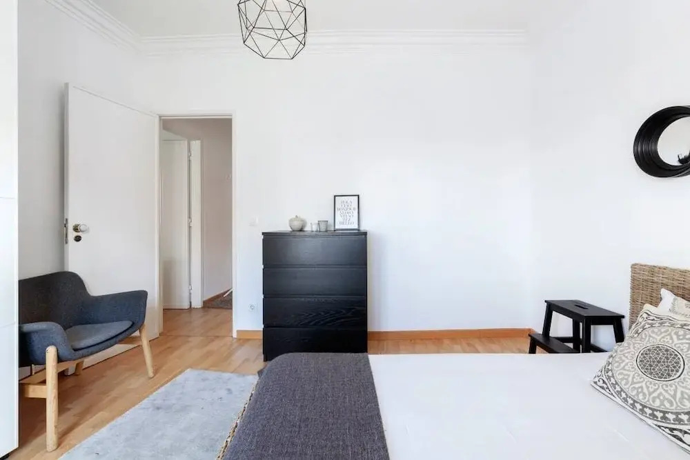 Minimalist 2bdr Apt in Lisbon, Excellent Location