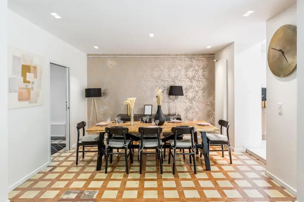 180 Suite Eden, Luxury Apt at Sacre Coeur