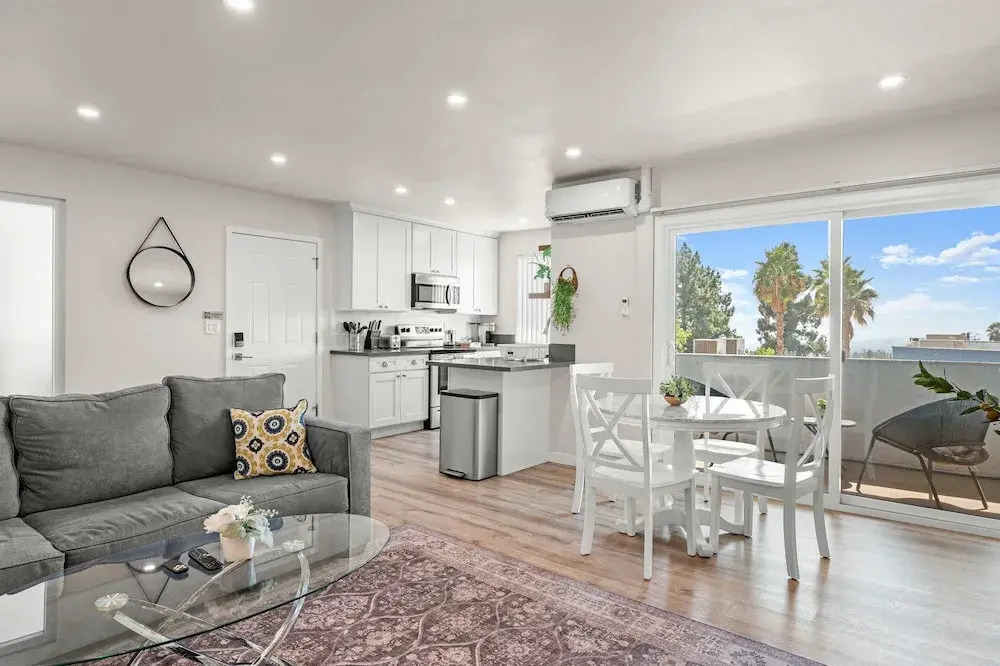 Stylish Home w Free Parking Near LA Hotspots 8