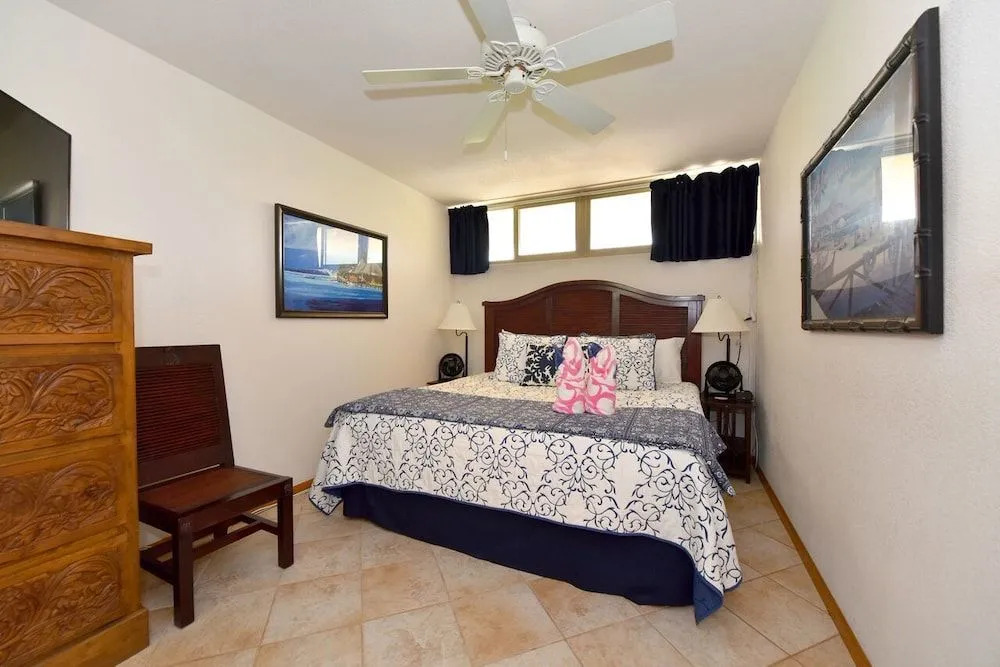 Kahana Reef 303 by RedAwning