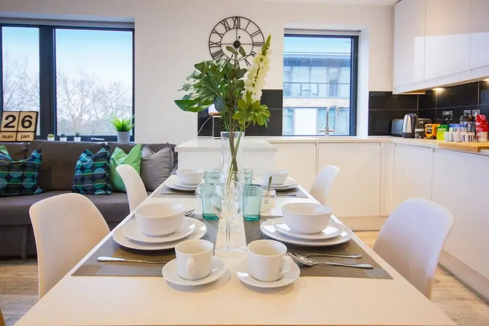 Family & Large Groups- 3x Bed Apartment in London