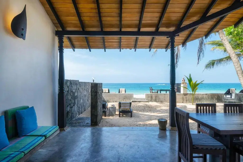Blue Parrot Beach Villa with privat swimming pool