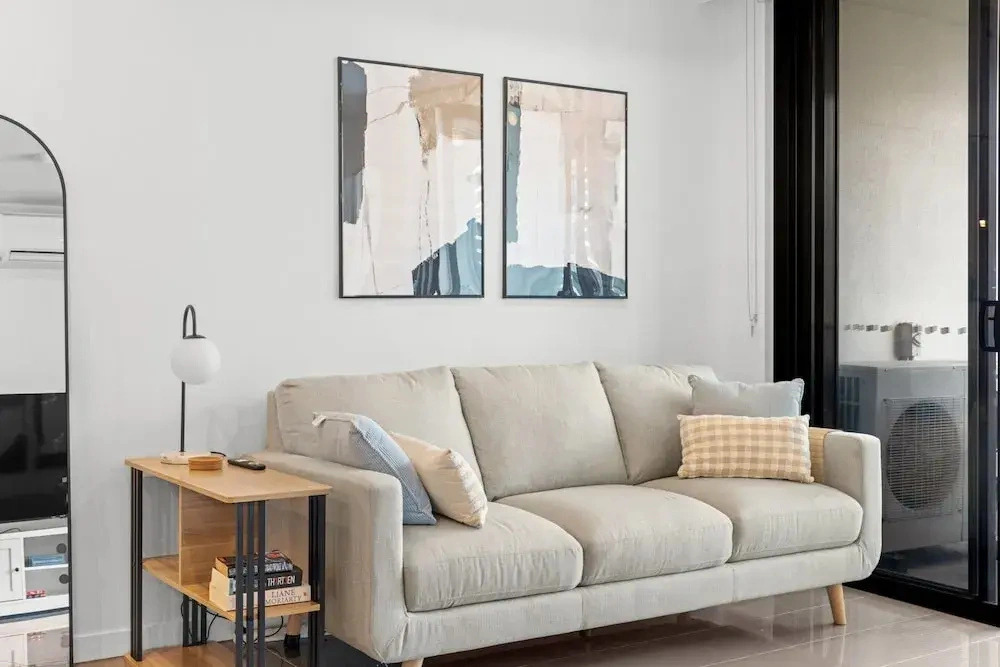 Stylish West End Stay With Rooftop Pool & BBQ