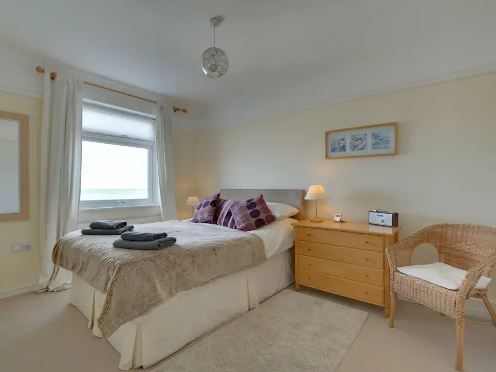 Seaside Holiday Home in Deal near Hiking, Nightlife, & Squash Club