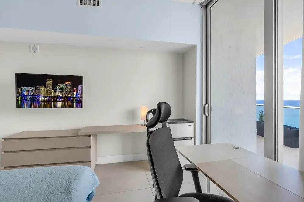 Luxury Penthouse! 4 BDR With Resort Amenities